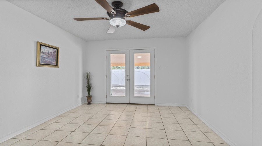524 Norwich Lp, LAREDO, Texas 78045-8500, 4 Bedrooms Bedrooms, 8 Rooms Rooms,2 BathroomsBathrooms,Residential,For Sale,524 Norwich Lp,20254493
