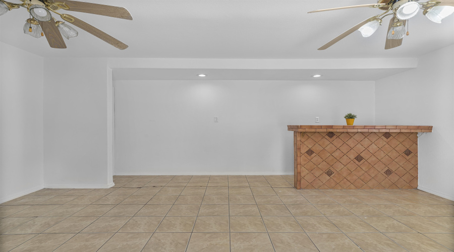 524 Norwich Lp, LAREDO, Texas 78045-8500, 4 Bedrooms Bedrooms, 8 Rooms Rooms,2 BathroomsBathrooms,Residential,For Sale,524 Norwich Lp,20254493