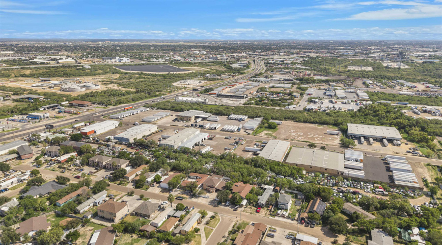 524 Norwich Lp, LAREDO, Texas 78045-8500, 4 Bedrooms Bedrooms, 8 Rooms Rooms,2 BathroomsBathrooms,Residential,For Sale,524 Norwich Lp,20254493