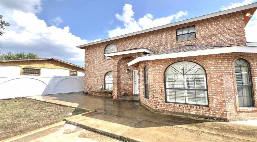 524 Norwich Lp, LAREDO, Texas 78045-8500, 4 Bedrooms Bedrooms, 8 Rooms Rooms,2 BathroomsBathrooms,Residential,For Sale,524 Norwich Lp,20254493