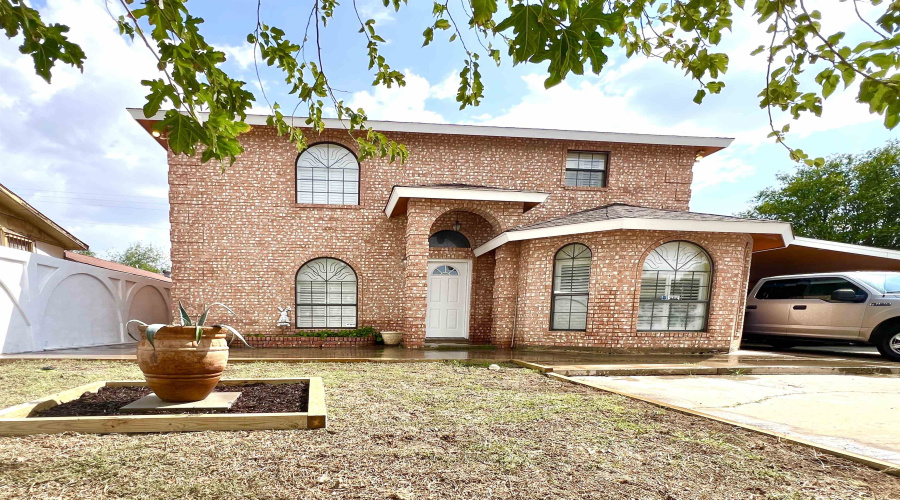 524 Norwich Lp, LAREDO, Texas 78045-8500, 4 Bedrooms Bedrooms, 8 Rooms Rooms,2 BathroomsBathrooms,Residential,For Sale,524 Norwich Lp,20254493