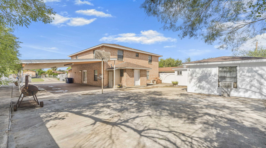 524 Norwich Lp, LAREDO, Texas 78045-8500, 4 Bedrooms Bedrooms, 8 Rooms Rooms,2 BathroomsBathrooms,Residential,For Sale,524 Norwich Lp,20254493