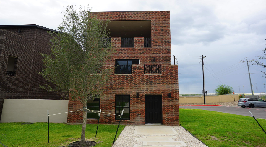 210 Veracruz Dr., Laredo, Texas 78045, 3 Bedrooms Bedrooms, 5 Rooms Rooms,2 BathroomsBathrooms,Residential,For Sale,210 Veracruz Dr.,20254061