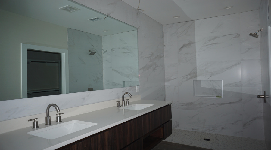 210 Veracruz Dr., Laredo, Texas 78045, 3 Bedrooms Bedrooms, 5 Rooms Rooms,2 BathroomsBathrooms,Residential,For Sale,210 Veracruz Dr.,20254061