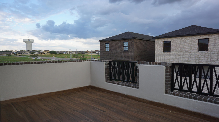 210 Veracruz Dr., Laredo, Texas 78045, 3 Bedrooms Bedrooms, 5 Rooms Rooms,2 BathroomsBathrooms,Residential,For Sale,210 Veracruz Dr.,20254062