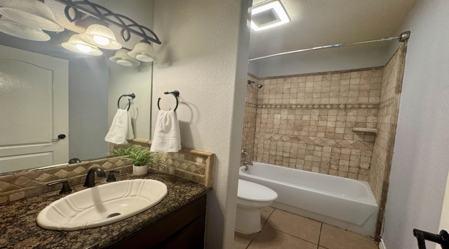 1913 Orange Blossom Lp, Laredo, Texas 78045, 4 Bedrooms Bedrooms, 8 Rooms Rooms,3 BathroomsBathrooms,Residential,For Sale,1913 Orange Blossom Lp,20254068