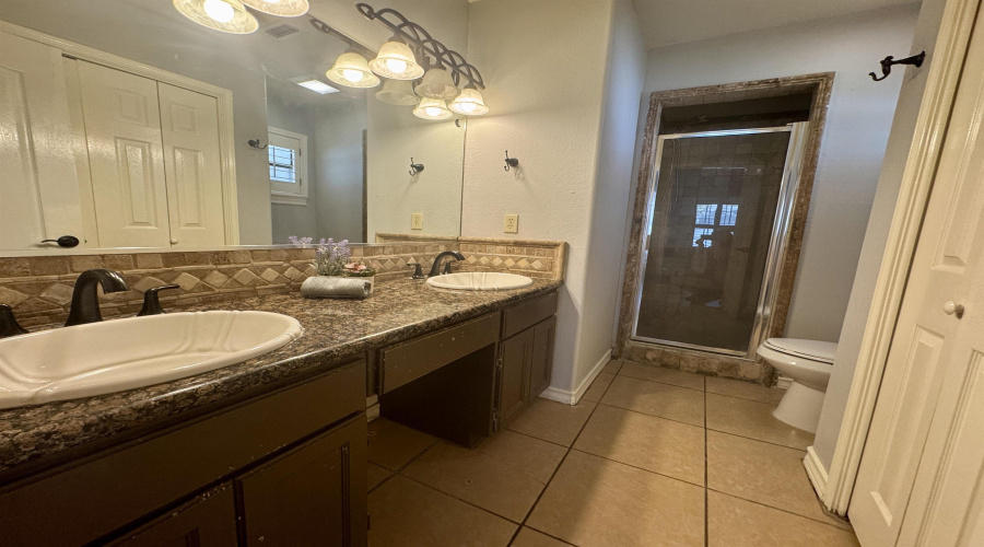 1913 Orange Blossom Lp, Laredo, Texas 78045, 4 Bedrooms Bedrooms, 8 Rooms Rooms,3 BathroomsBathrooms,Residential,For Sale,1913 Orange Blossom Lp,20254068