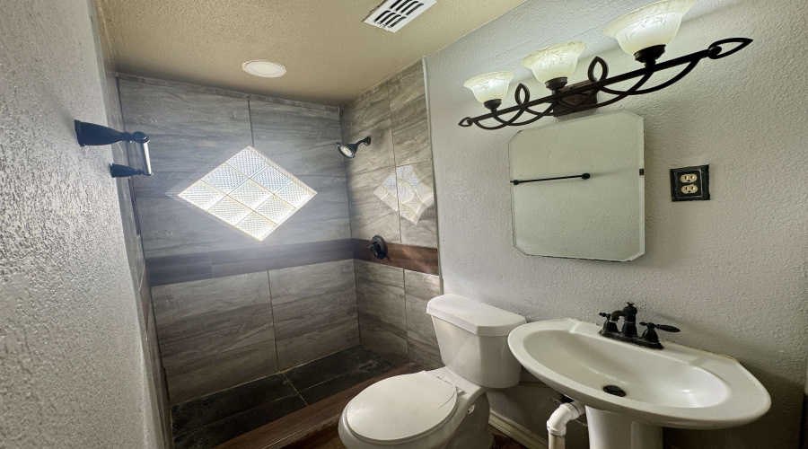 1913 Orange Blossom Lp, Laredo, Texas 78045, 4 Bedrooms Bedrooms, 8 Rooms Rooms,3 BathroomsBathrooms,Residential,For Sale,1913 Orange Blossom Lp,20254068