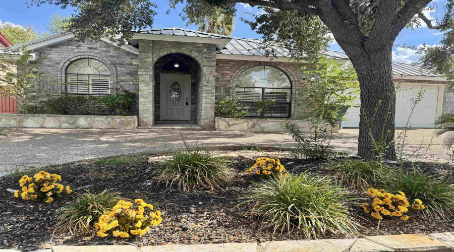 1913 Orange Blossom Lp, Laredo, Texas 78045, 4 Bedrooms Bedrooms, 8 Rooms Rooms,3 BathroomsBathrooms,Residential,For Sale,1913 Orange Blossom Lp,20254068
