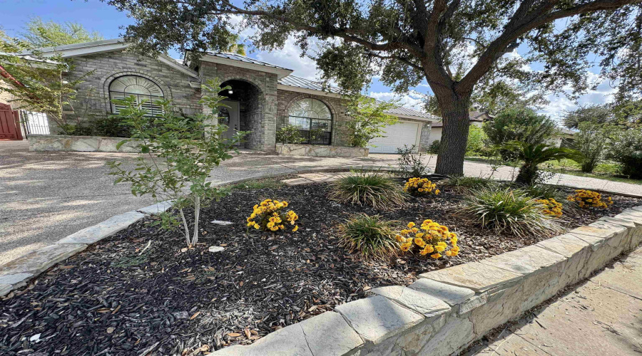 1913 Orange Blossom Lp, Laredo, Texas 78045, 4 Bedrooms Bedrooms, 8 Rooms Rooms,3 BathroomsBathrooms,Residential,For Sale,1913 Orange Blossom Lp,20254068