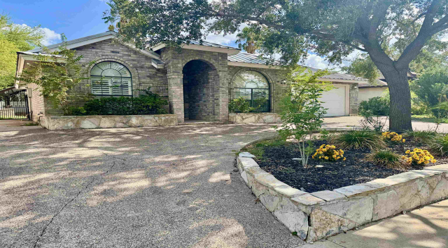 1913 Orange Blossom Lp, Laredo, Texas 78045, 4 Bedrooms Bedrooms, 8 Rooms Rooms,3 BathroomsBathrooms,Residential,For Sale,1913 Orange Blossom Lp,20254068