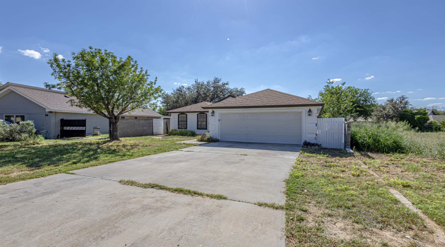 8715 Puerto Amarante, LAREDO, Texas 78045, 3 Bedrooms Bedrooms, 5 Rooms Rooms,2 BathroomsBathrooms,Residential,For Sale,8715 Puerto Amarante,20254503
