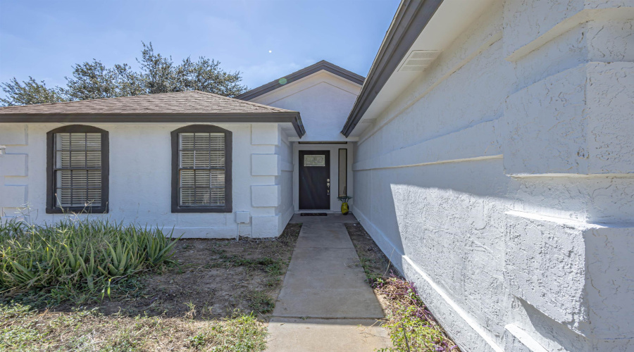 8715 Puerto Amarante, LAREDO, Texas 78045, 3 Bedrooms Bedrooms, 5 Rooms Rooms,2 BathroomsBathrooms,Residential,For Sale,8715 Puerto Amarante,20254503