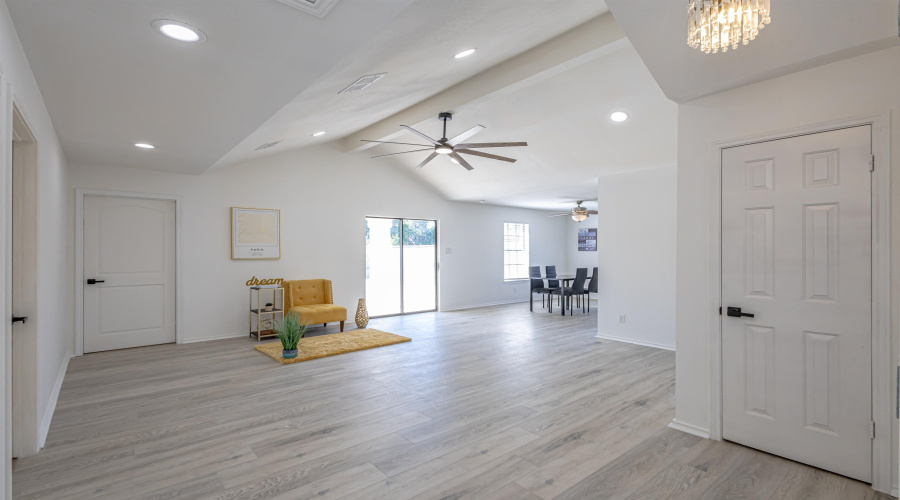 8715 Puerto Amarante, LAREDO, Texas 78045, 3 Bedrooms Bedrooms, 5 Rooms Rooms,2 BathroomsBathrooms,Residential,For Sale,8715 Puerto Amarante,20254503