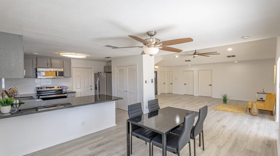 8715 Puerto Amarante, LAREDO, Texas 78045, 3 Bedrooms Bedrooms, 5 Rooms Rooms,2 BathroomsBathrooms,Residential,For Sale,8715 Puerto Amarante,20254503