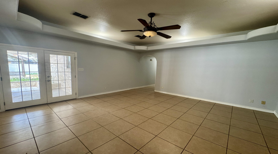 1913 Orange Blossom Lp, Laredo, Texas 78045, 4 Bedrooms Bedrooms, 8 Rooms Rooms,3 BathroomsBathrooms,Residential,For Rent,1913 Orange Blossom Lp,20254069