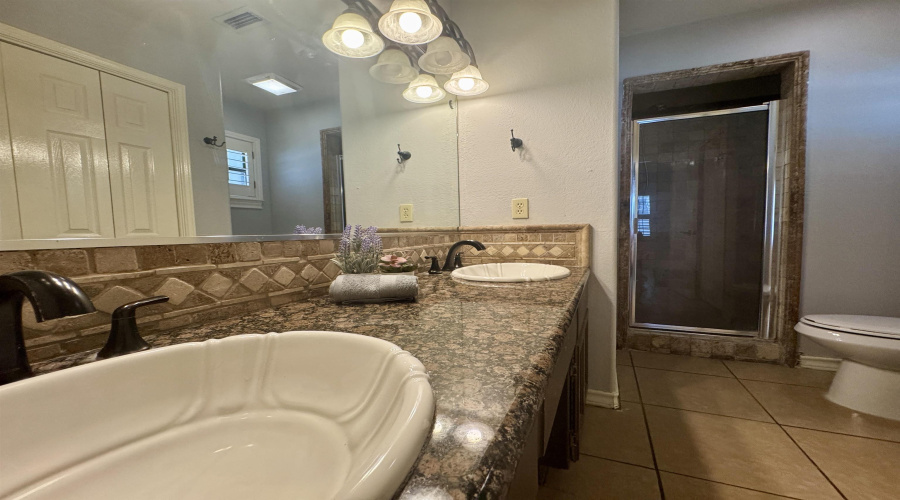 1913 Orange Blossom Lp, Laredo, Texas 78045, 4 Bedrooms Bedrooms, 8 Rooms Rooms,3 BathroomsBathrooms,Residential,For Rent,1913 Orange Blossom Lp,20254069