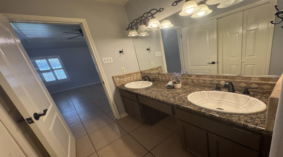 1913 Orange Blossom Lp, Laredo, Texas 78045, 4 Bedrooms Bedrooms, 8 Rooms Rooms,3 BathroomsBathrooms,Residential,For Rent,1913 Orange Blossom Lp,20254069