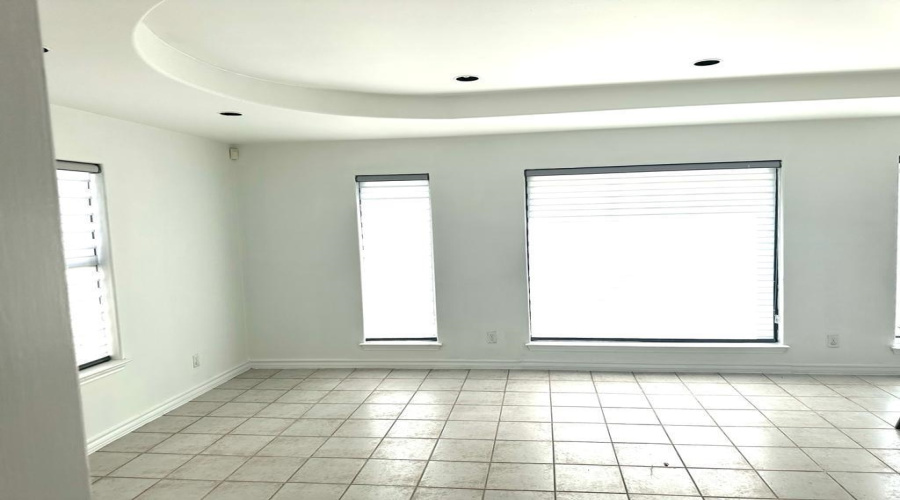 308 Cambridge Lp, Laredo, Texas 78045, 3 Bedrooms Bedrooms, 8 Rooms Rooms,3 BathroomsBathrooms,Residential,For Rent,308 Cambridge Lp,20254505