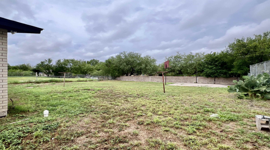 110 N Malinche Ave, Laredo, Texas 78043, 3 Bedrooms Bedrooms, 6 Rooms Rooms,2 BathroomsBathrooms,Residential,For Rent,110 N Malinche Ave,20254506