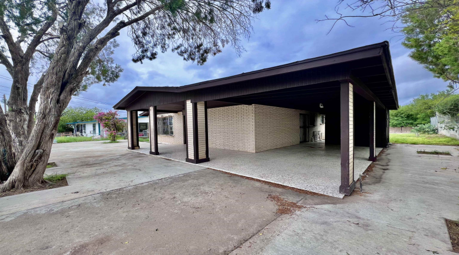 110 N Malinche Ave, Laredo, Texas 78043, 3 Bedrooms Bedrooms, 6 Rooms Rooms,2 BathroomsBathrooms,Residential,For Rent,110 N Malinche Ave,20254506