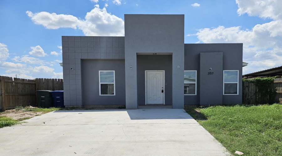 357 Riverhill Lp, Laredo, Texas 78046, 3 Bedrooms Bedrooms, 5 Rooms Rooms,2 BathroomsBathrooms,Residential,For Sale,357 Riverhill Lp,20254072