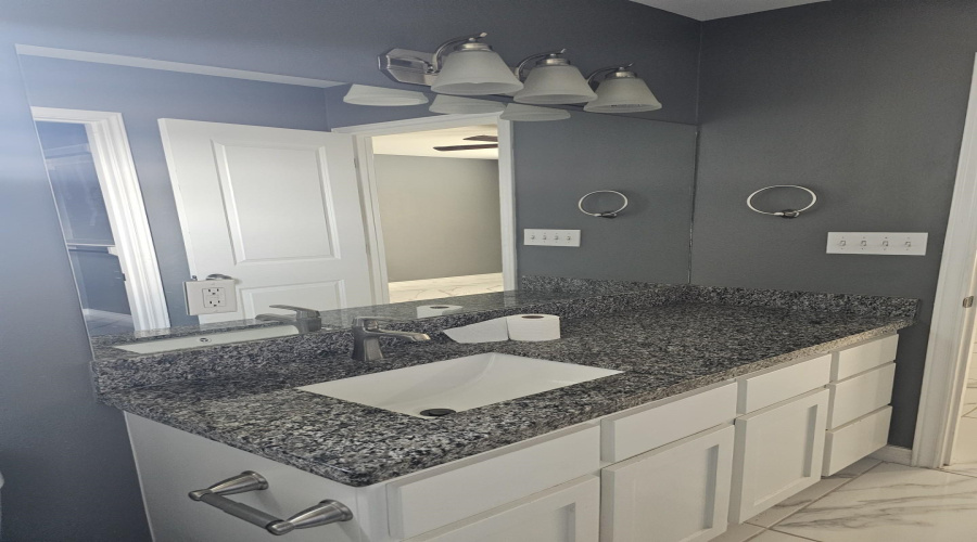 357 Riverhill Lp, Laredo, Texas 78046, 3 Bedrooms Bedrooms, 5 Rooms Rooms,2 BathroomsBathrooms,Residential,For Sale,357 Riverhill Lp,20254072