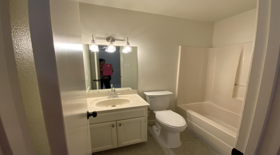 119 Tours Ln, Laredo, Texas 78045, 4 Bedrooms Bedrooms, 6 Rooms Rooms,3 BathroomsBathrooms,Residential,For Sale,119 Tours Ln,20254507