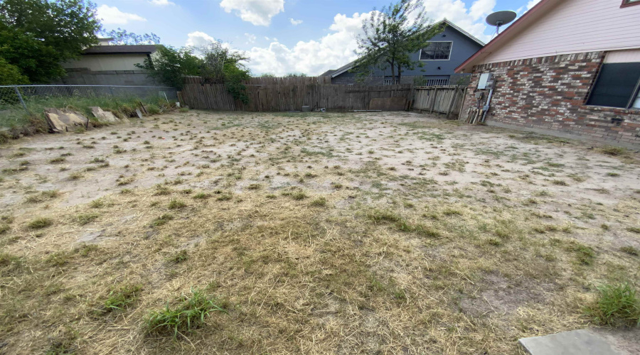 119 Tours Ln, Laredo, Texas 78045, 4 Bedrooms Bedrooms, 6 Rooms Rooms,3 BathroomsBathrooms,Residential,For Sale,119 Tours Ln,20254507