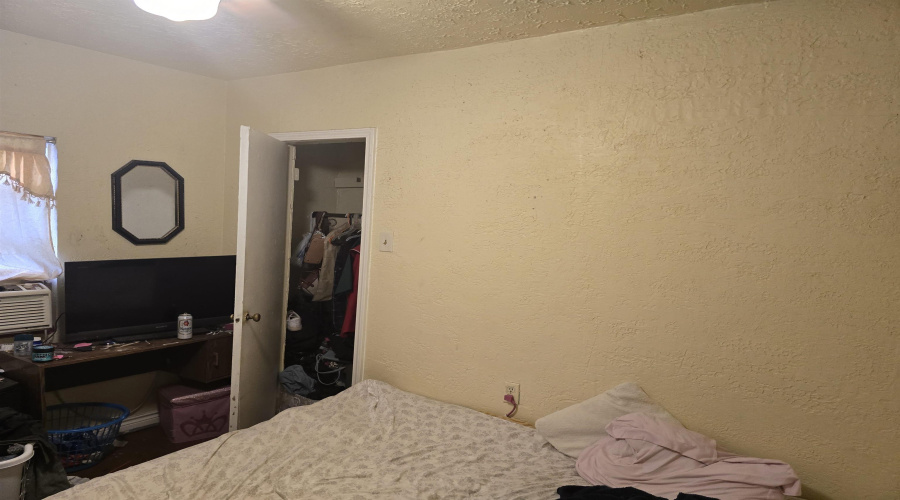 1809 San Enrique Ave, Laredo, Texas 78040-3610, 2 Bedrooms Bedrooms, 4 Rooms Rooms,1 BathroomBathrooms,Residential,For Sale,1809 San Enrique Ave,20254073