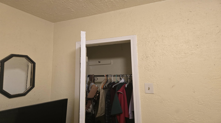 1809 San Enrique Ave, Laredo, Texas 78040-3610, 2 Bedrooms Bedrooms, 4 Rooms Rooms,1 BathroomBathrooms,Residential,For Sale,1809 San Enrique Ave,20254073