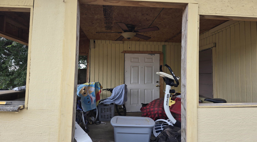 1809 San Enrique Ave, Laredo, Texas 78040-3610, 2 Bedrooms Bedrooms, 4 Rooms Rooms,1 BathroomBathrooms,Residential,For Sale,1809 San Enrique Ave,20254073