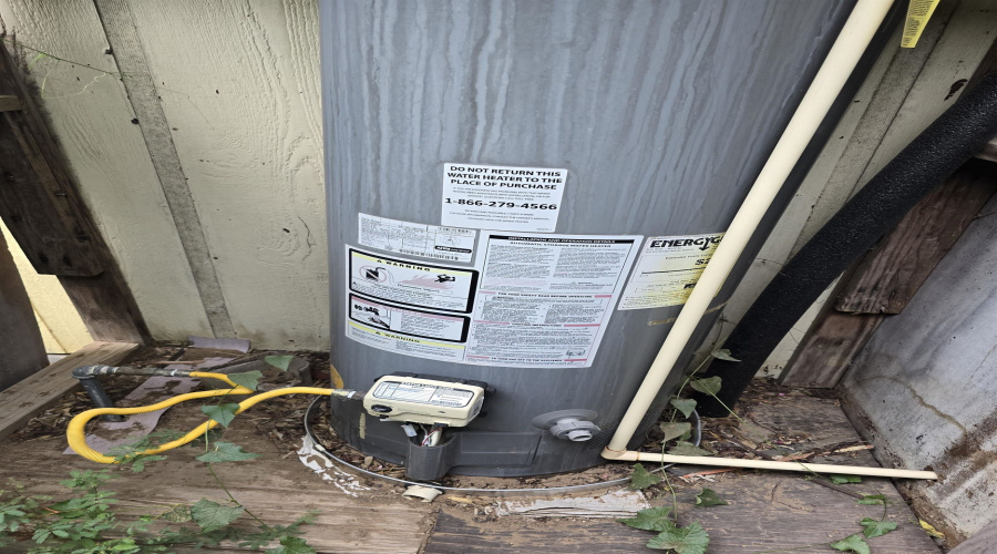 1809 San Enrique Ave, Laredo, Texas 78040-3610, 2 Bedrooms Bedrooms, 4 Rooms Rooms,1 BathroomBathrooms,Residential,For Sale,1809 San Enrique Ave,20254073