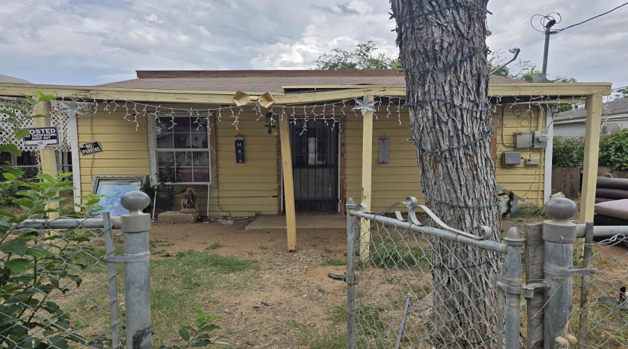 1809 San Enrique Ave, Laredo, Texas 78040-3610, 2 Bedrooms Bedrooms, 4 Rooms Rooms,1 BathroomBathrooms,Residential,For Sale,1809 San Enrique Ave,20254073