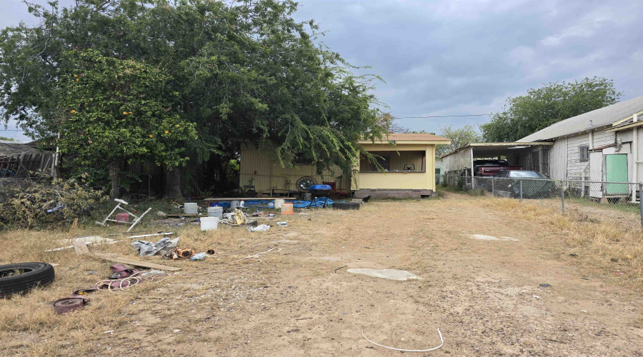 1809 San Enrique Ave, Laredo, Texas 78040-3610, 2 Bedrooms Bedrooms, 4 Rooms Rooms,1 BathroomBathrooms,Residential,For Sale,1809 San Enrique Ave,20254073