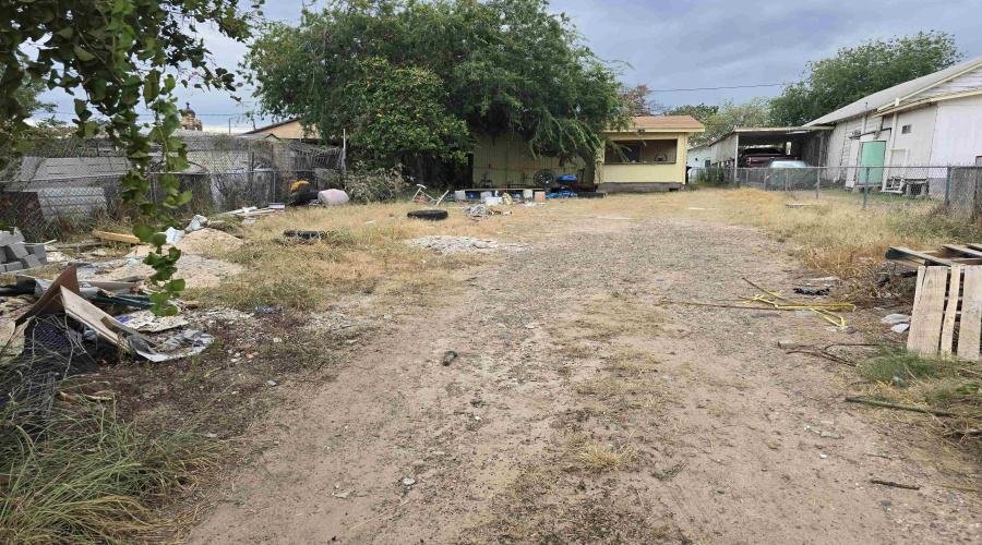 1809 San Enrique Ave, Laredo, Texas 78040-3610, 2 Bedrooms Bedrooms, 4 Rooms Rooms,1 BathroomBathrooms,Residential,For Sale,1809 San Enrique Ave,20254073