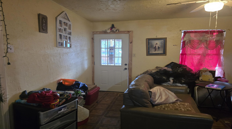 1809 San Enrique Ave, Laredo, Texas 78040-3610, 2 Bedrooms Bedrooms, 4 Rooms Rooms,1 BathroomBathrooms,Residential,For Sale,1809 San Enrique Ave,20254073