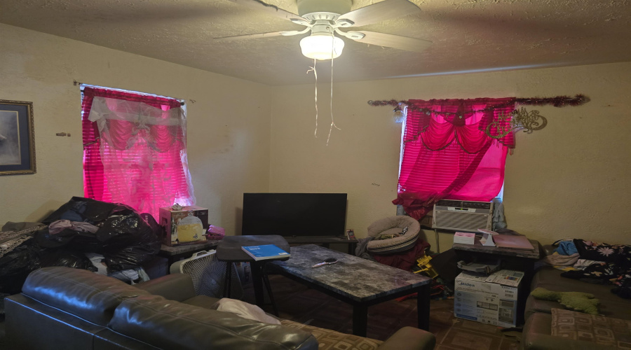 1809 San Enrique Ave, Laredo, Texas 78040-3610, 2 Bedrooms Bedrooms, 4 Rooms Rooms,1 BathroomBathrooms,Residential,For Sale,1809 San Enrique Ave,20254073