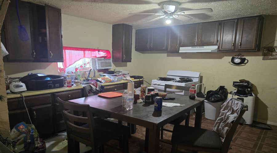 1809 San Enrique Ave, Laredo, Texas 78040-3610, 2 Bedrooms Bedrooms, 4 Rooms Rooms,1 BathroomBathrooms,Residential,For Sale,1809 San Enrique Ave,20254073