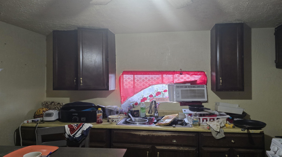 1809 San Enrique Ave, Laredo, Texas 78040-3610, 2 Bedrooms Bedrooms, 4 Rooms Rooms,1 BathroomBathrooms,Residential,For Sale,1809 San Enrique Ave,20254073