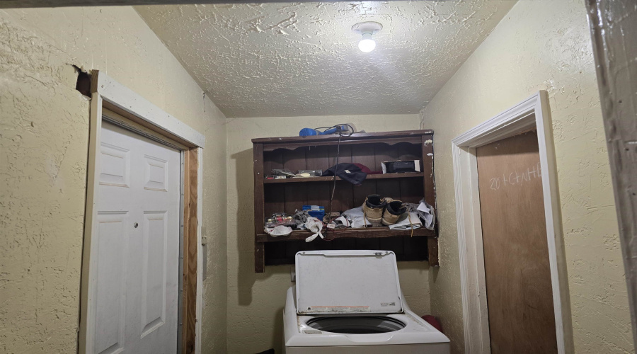 1809 San Enrique Ave, Laredo, Texas 78040-3610, 2 Bedrooms Bedrooms, 4 Rooms Rooms,1 BathroomBathrooms,Residential,For Sale,1809 San Enrique Ave,20254073