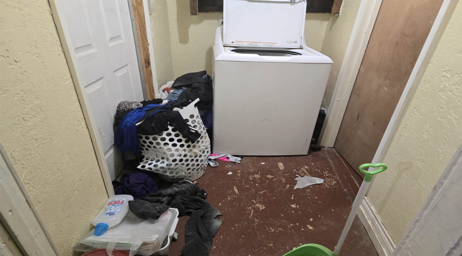 1809 San Enrique Ave, Laredo, Texas 78040-3610, 2 Bedrooms Bedrooms, 4 Rooms Rooms,1 BathroomBathrooms,Residential,For Sale,1809 San Enrique Ave,20254073