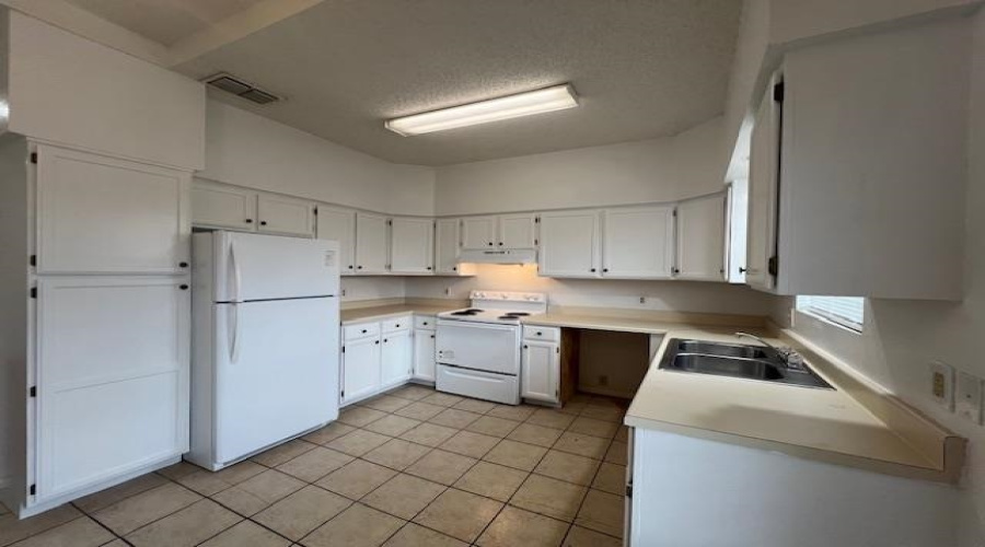 1419 Gustavus St, Laredo, Texas 78040, 2 Bedrooms Bedrooms, 4 Rooms Rooms,1 BathroomBathrooms,Residential,For Rent,1419 Gustavus St,20254508