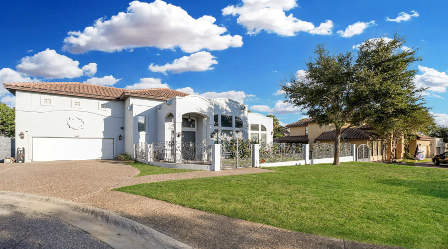 309 Lake Kariba Ct, Laredo, Texas 78041, 5 Bedrooms Bedrooms, 10 Rooms Rooms,4 BathroomsBathrooms,Residential,For Sale,309 Lake Kariba Ct,20254509