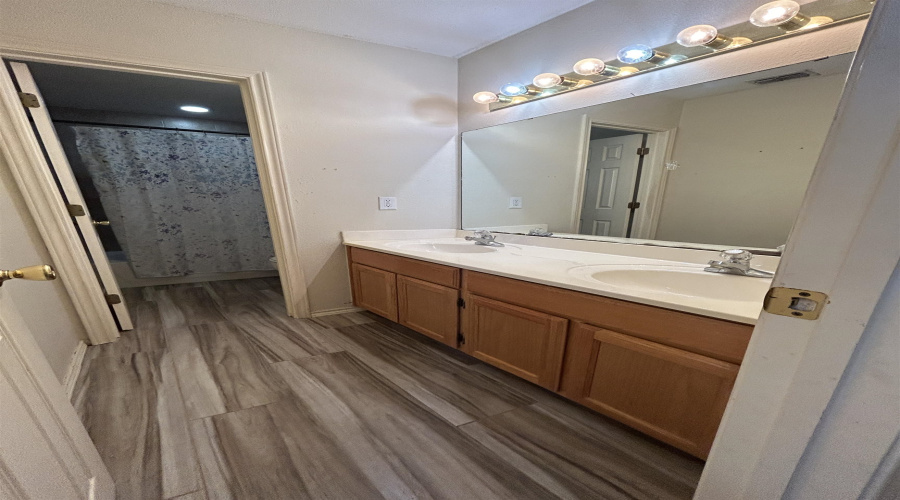 4602 Rio Plata Ct, Laredo, Texas 78046, 4 Bedrooms Bedrooms, 7 Rooms Rooms,2 BathroomsBathrooms,Residential,For Sale,4602 Rio Plata Ct,20254078