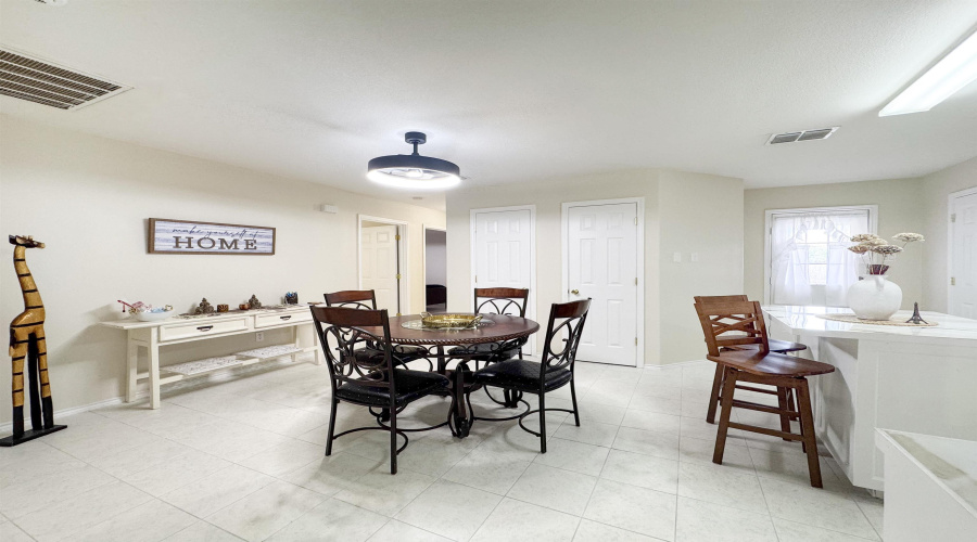 101 Castellanos Ct, Laredo, Texas 78045, 3 Bedrooms Bedrooms, 5 Rooms Rooms,2 BathroomsBathrooms,Residential,For Sale,101 Castellanos Ct,20254519