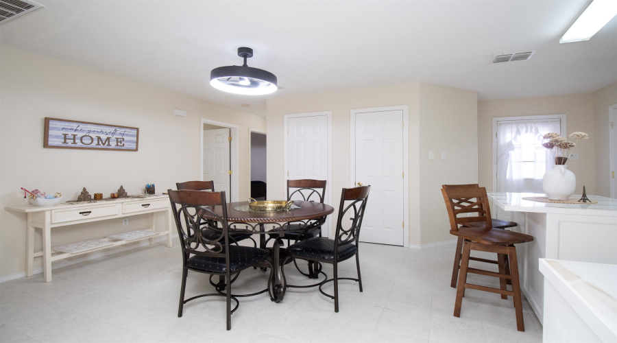 101 Castellanos Ct, Laredo, Texas 78045, 3 Bedrooms Bedrooms, 5 Rooms Rooms,2 BathroomsBathrooms,Residential,For Sale,101 Castellanos Ct,20254519