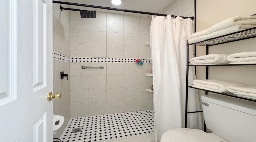 101 Castellanos Ct, Laredo, Texas 78045, 3 Bedrooms Bedrooms, 5 Rooms Rooms,2 BathroomsBathrooms,Residential,For Sale,101 Castellanos Ct,20254519