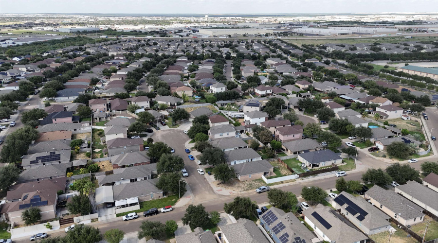 101 Castellanos Ct, Laredo, Texas 78045, 3 Bedrooms Bedrooms, 5 Rooms Rooms,2 BathroomsBathrooms,Residential,For Sale,101 Castellanos Ct,20254519