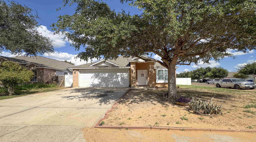101 Castellanos Ct, Laredo, Texas 78045, 3 Bedrooms Bedrooms, 5 Rooms Rooms,2 BathroomsBathrooms,Residential,For Sale,101 Castellanos Ct,20254519